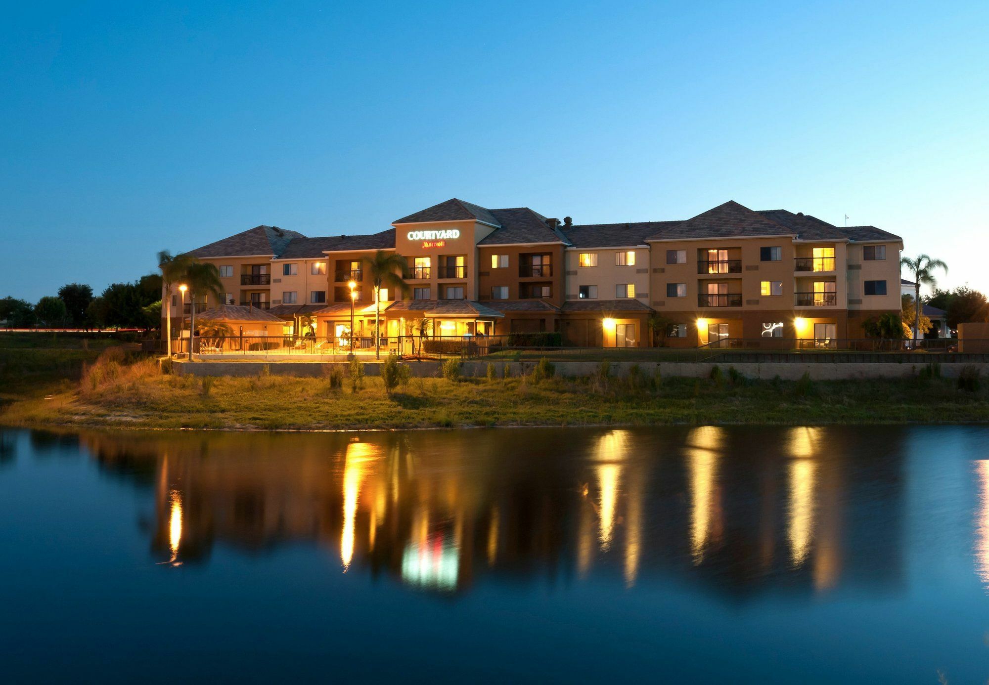 Courtyard By Marriott Orlando Lake Mary North Heathrow Eksteriør billede